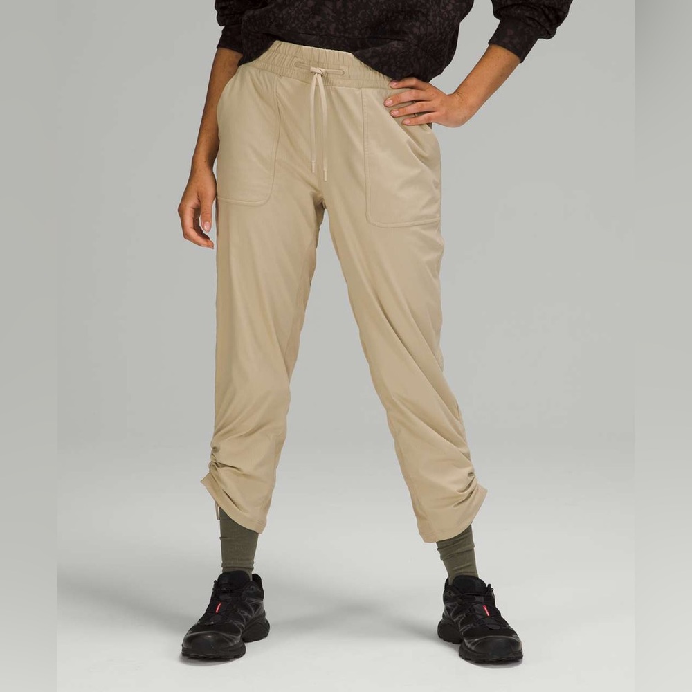 Lululemon Beyond the Studio Crop
Trench